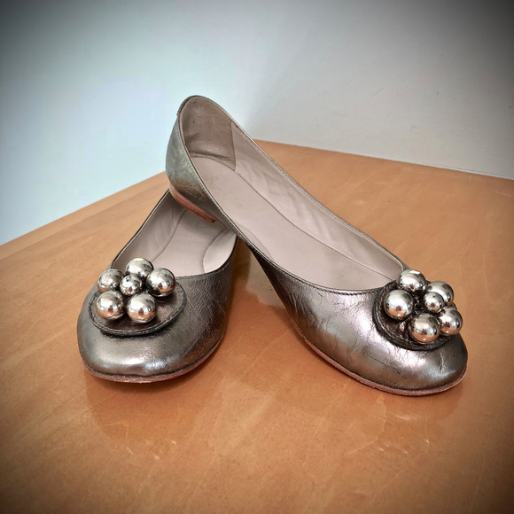 🌟2/$30🌟 Boden Pewter Metallic Embellished Leather Flats - Picture 2 of 8